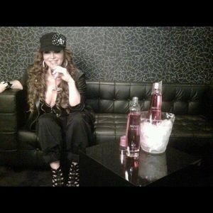 Meet your Posher, Mireya